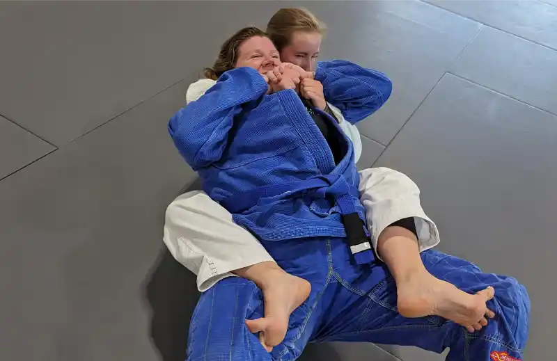 Feel safe and confident with Saskatoon Jiu Jitsu. -  BRAZILIAN JIU JITSU TEACHES PRACTICAL SELF-DEFENSE TECHNIQUES